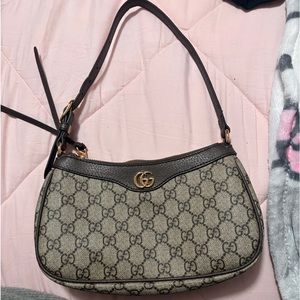 Gucci shoulder bag authentic!